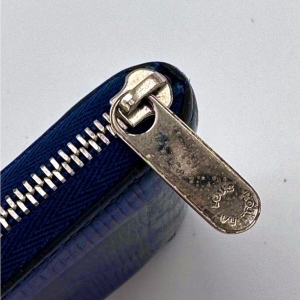 AUTHENTIC Louis Vuitton wallet. Preowned. Color: Navy blue. - Picture 7 of 12